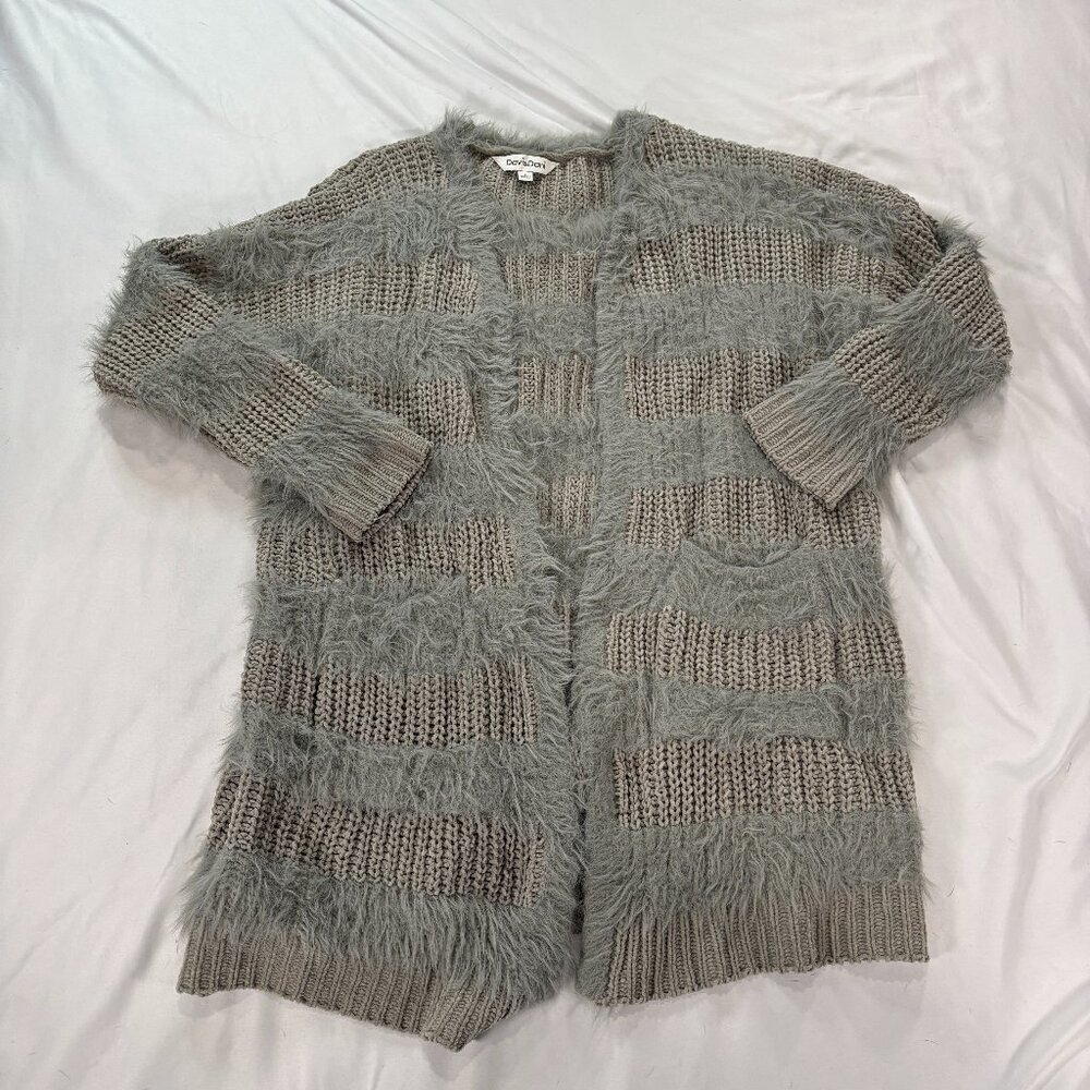 Davi & Dani Fuzzy Open Cardigan          Lot J - Picture 3 of 7
